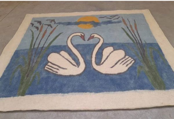 Felt carpet with love swan design