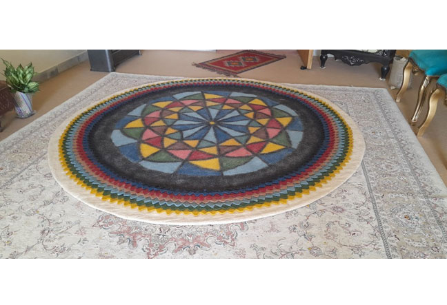 Handmade round Persian wool felt rug – 100% natural sheep wool – Navaan Circle design